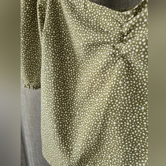 Abercrombie & Fitch Green Polka Dot Smocked Back Crop Top Size S Puff Sleeve - Picture 2 of 5